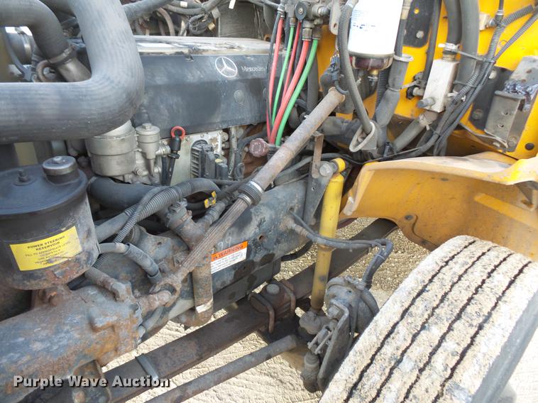 image for item DC4730 2004 Freightliner FS65 101PS school bus