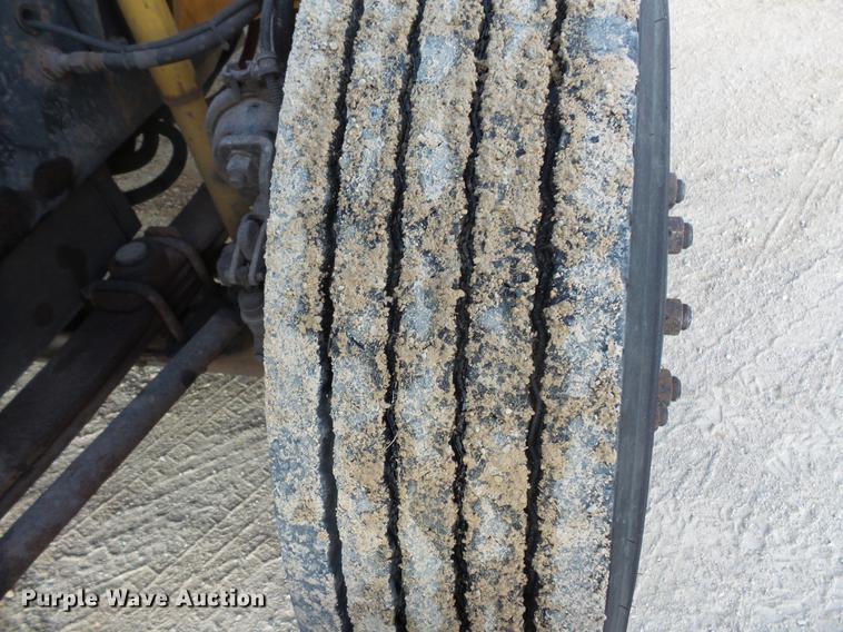 image for item DC4730 2004 Freightliner FS65 101PS school bus