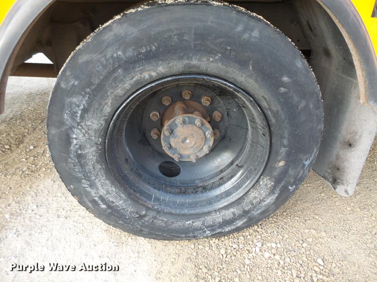 image for item DC4730 2004 Freightliner FS65 101PS school bus