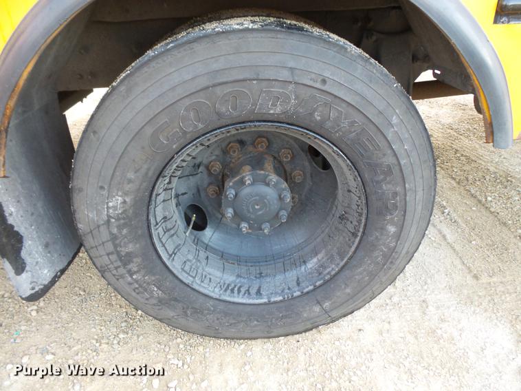 image for item DC4730 2004 Freightliner FS65 101PS school bus