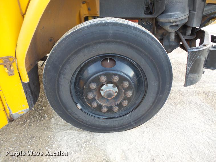 image for item DC4730 2004 Freightliner FS65 101PS school bus