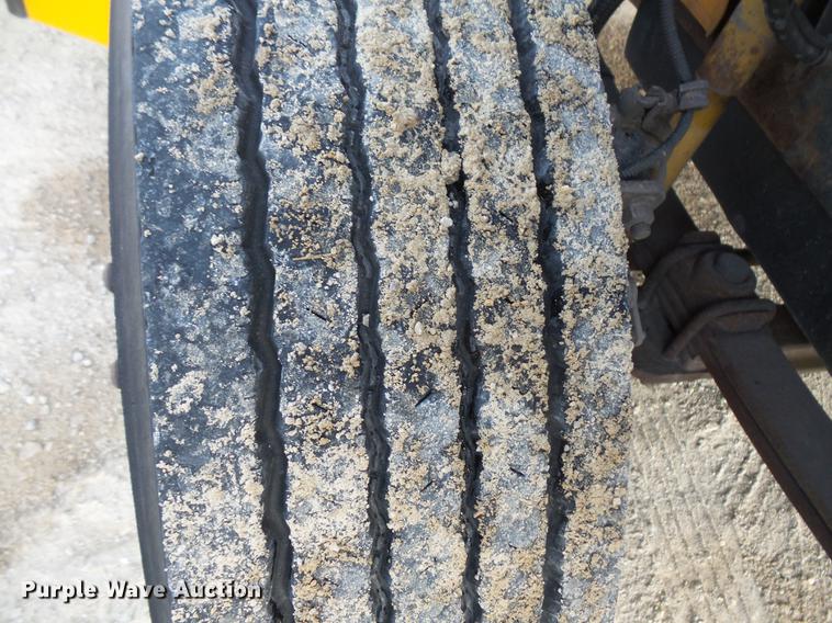 image for item DC4730 2004 Freightliner FS65 101PS school bus