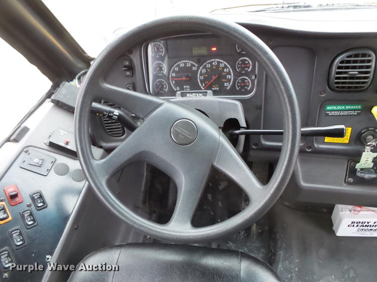 image for item DC4731 2007 Freightliner 310TS school bus