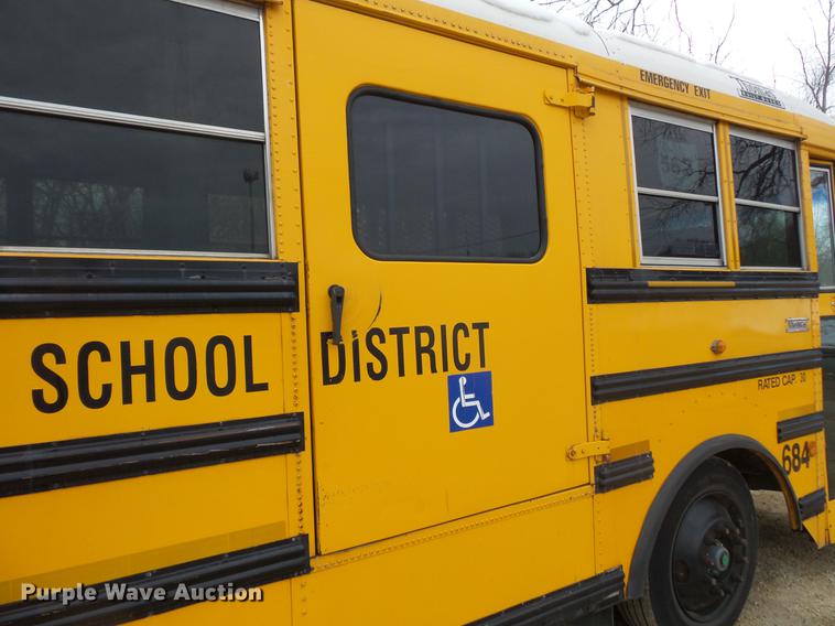 image for item DC4732 2004 Thomas Built Saf-T-Liner MVP EF 1118S school bus