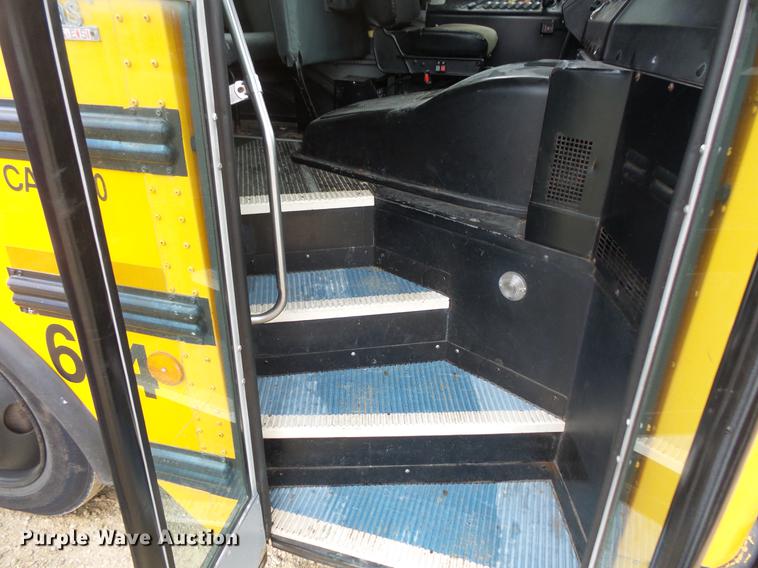 image for item DC4732 2004 Thomas Built Saf-T-Liner MVP EF 1118S school bus