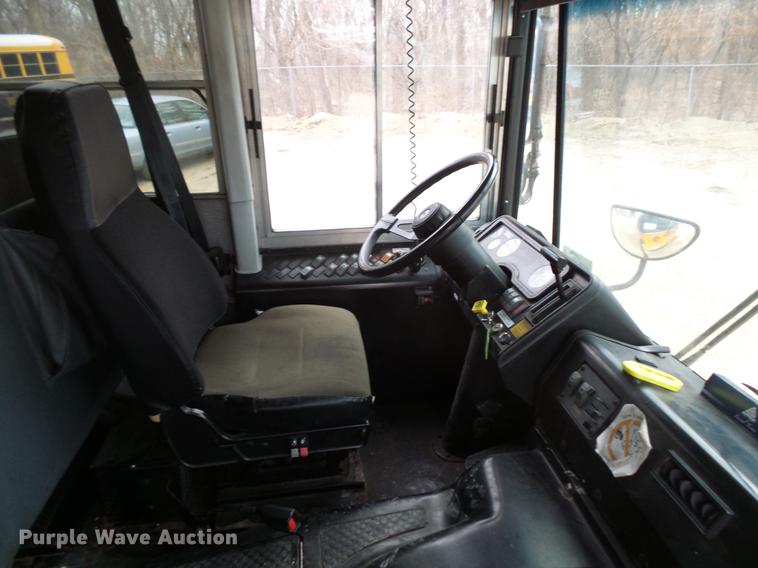 image for item DC4732 2004 Thomas Built Saf-T-Liner MVP EF 1118S school bus