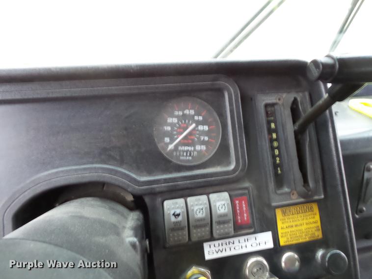 image for item DC4732 2004 Thomas Built Saf-T-Liner MVP EF 1118S school bus