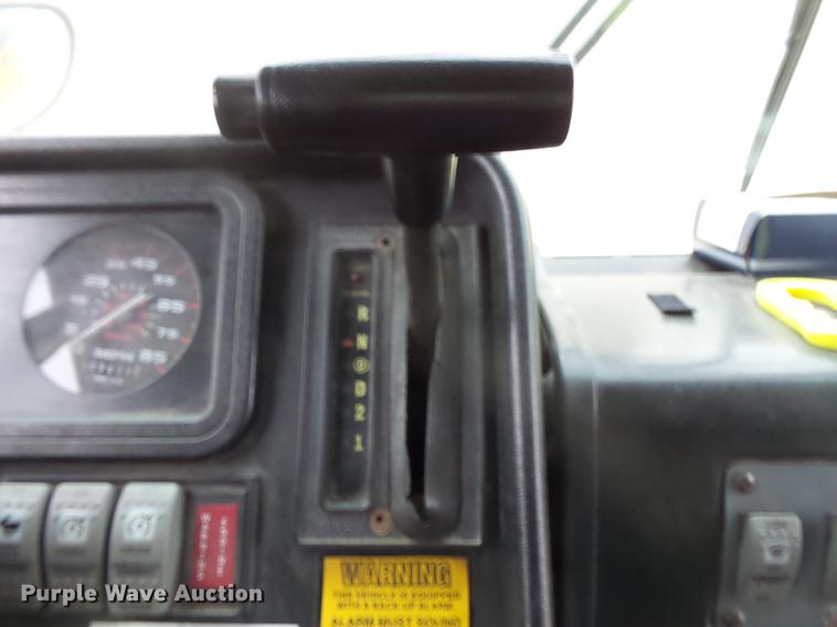 image for item DC4732 2004 Thomas Built Saf-T-Liner MVP EF 1118S school bus