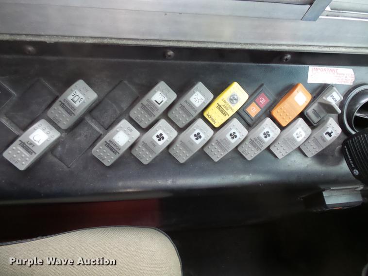 image for item DC4732 2004 Thomas Built Saf-T-Liner MVP EF 1118S school bus