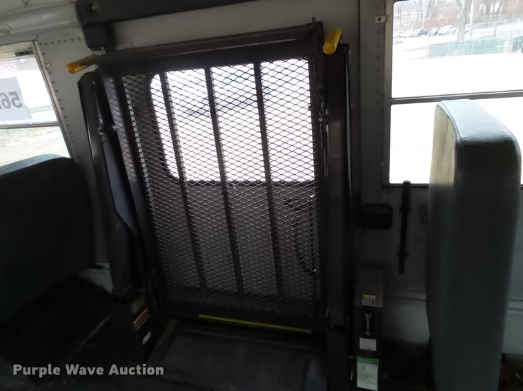 image for item DC4732 2004 Thomas Built Saf-T-Liner MVP EF 1118S school bus