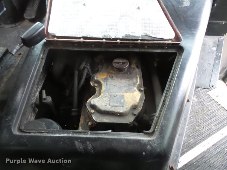 image for item DC4732 2004 Thomas Built Saf-T-Liner MVP EF 1118S school bus