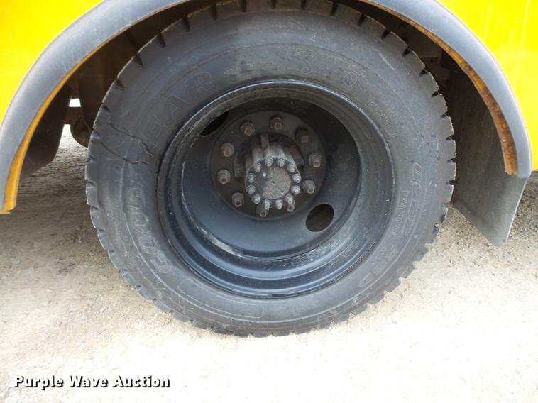 image for item DC4732 2004 Thomas Built Saf-T-Liner MVP EF 1118S school bus