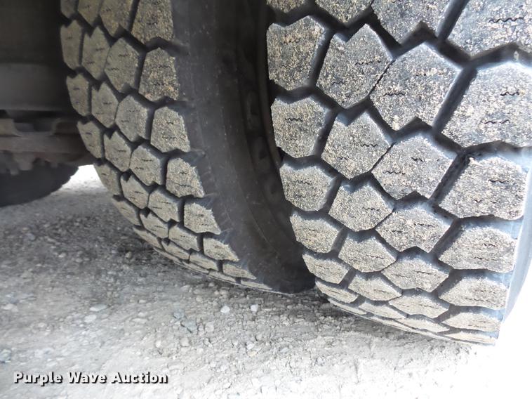 image for item DC4732 2004 Thomas Built Saf-T-Liner MVP EF 1118S school bus