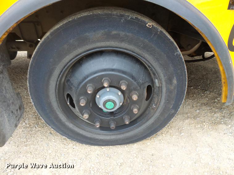 image for item DC4732 2004 Thomas Built Saf-T-Liner MVP EF 1118S school bus