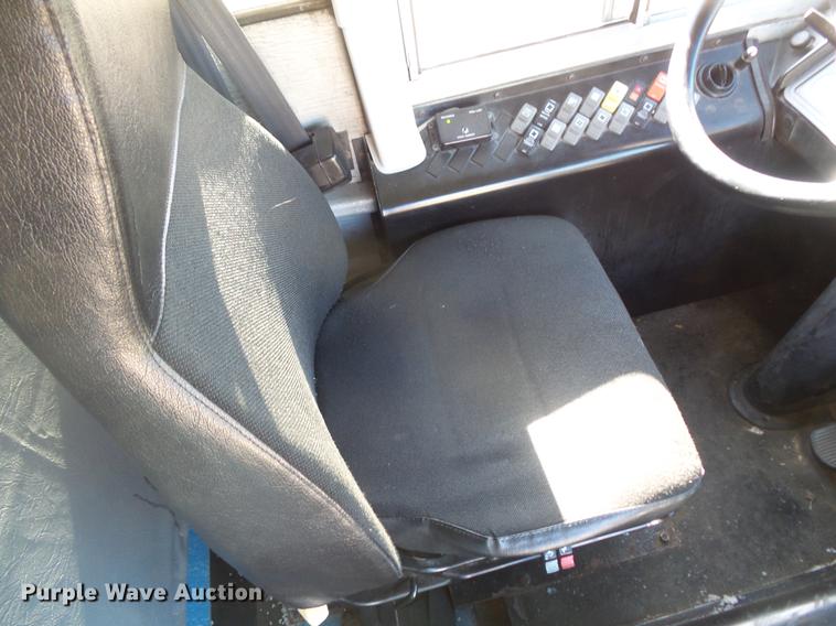 image for item DC4733 2004 Thomas Built Saf-T-Liner MVP EF 1418S school bus