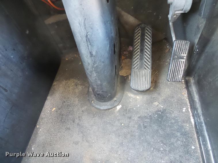 image for item DC4733 2004 Thomas Built Saf-T-Liner MVP EF 1418S school bus