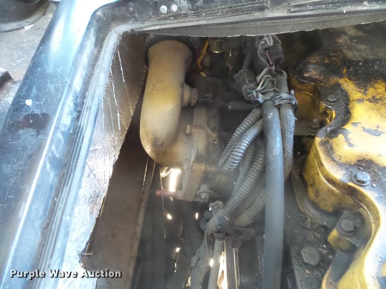 image for item DC4733 2004 Thomas Built Saf-T-Liner MVP EF 1418S school bus