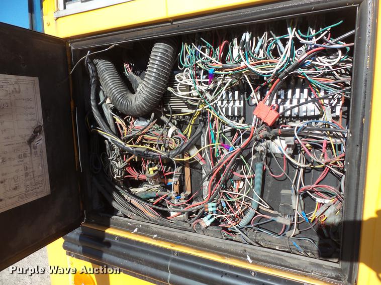 image for item DC4733 2004 Thomas Built Saf-T-Liner MVP EF 1418S school bus