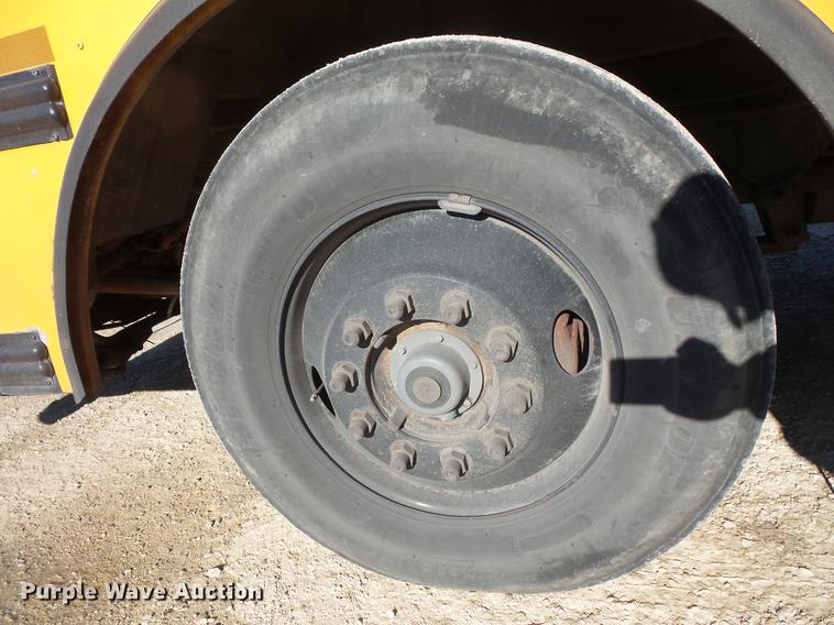 image for item DC4733 2004 Thomas Built Saf-T-Liner MVP EF 1418S school bus