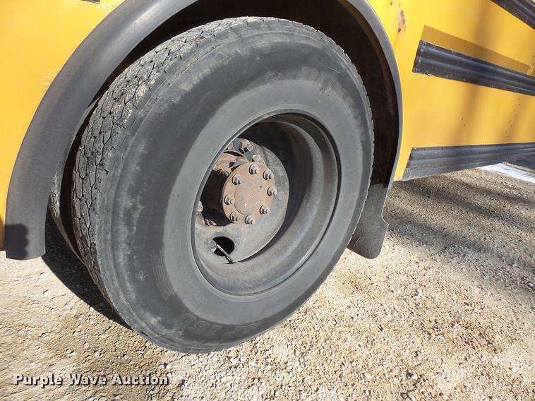 image for item DC4733 2004 Thomas Built Saf-T-Liner MVP EF 1418S school bus