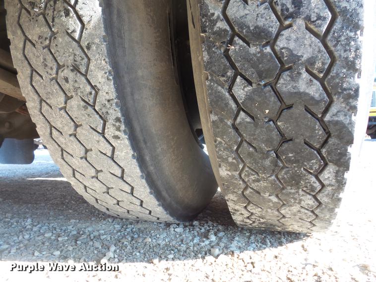 image for item DC4733 2004 Thomas Built Saf-T-Liner MVP EF 1418S school bus