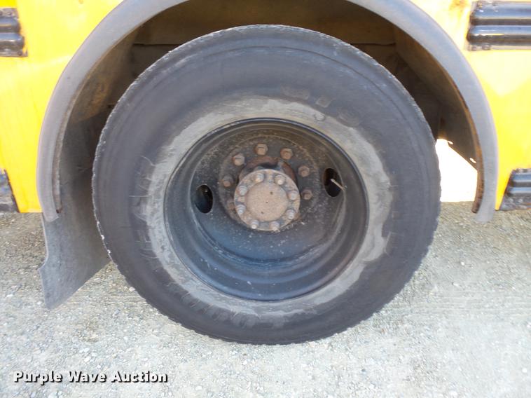 image for item DC4733 2004 Thomas Built Saf-T-Liner MVP EF 1418S school bus