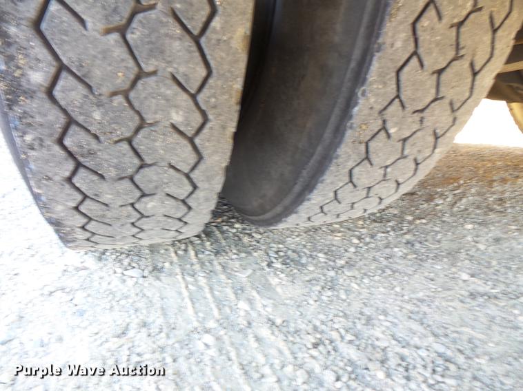 image for item DC4733 2004 Thomas Built Saf-T-Liner MVP EF 1418S school bus