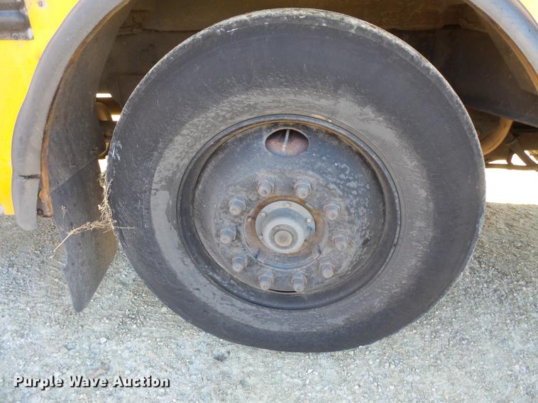 image for item DC4733 2004 Thomas Built Saf-T-Liner MVP EF 1418S school bus