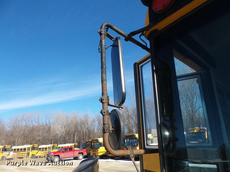 image for item DC4733 2004 Thomas Built Saf-T-Liner MVP EF 1418S school bus