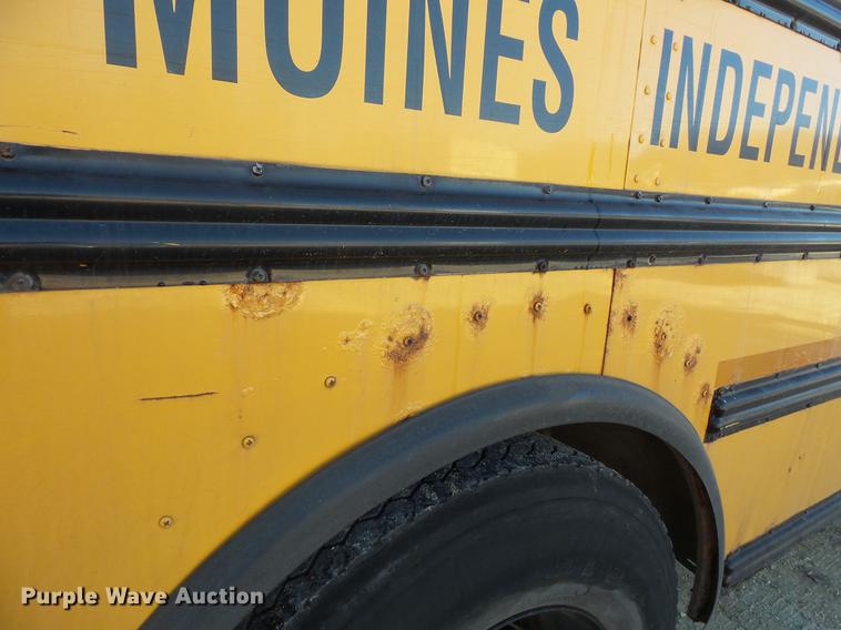 image for item DC4733 2004 Thomas Built Saf-T-Liner MVP EF 1418S school bus