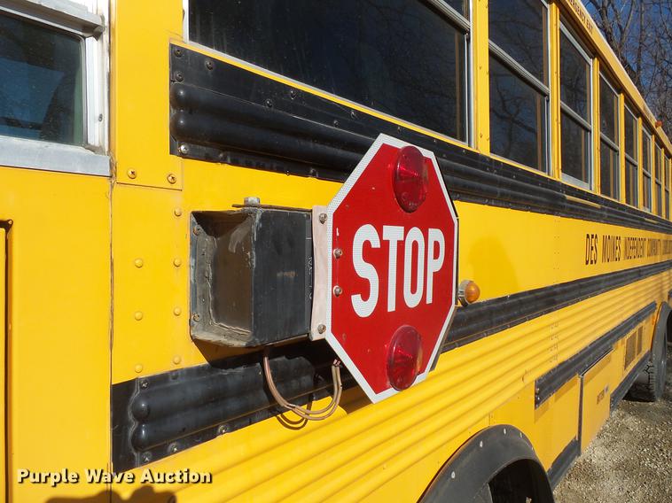 image for item DC4735 2001 Thomas Built Saf-T-Liner MVP EF 1118S school bus