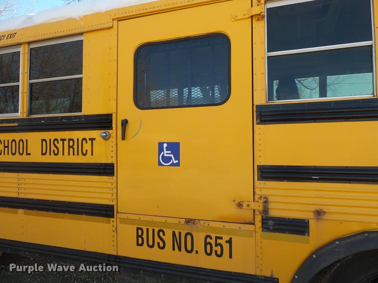 image for item DC4735 2001 Thomas Built Saf-T-Liner MVP EF 1118S school bus