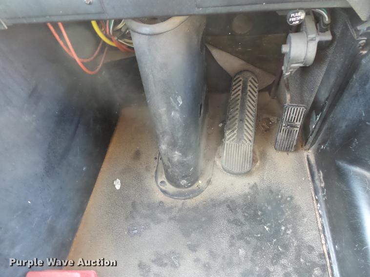 image for item DC4735 2001 Thomas Built Saf-T-Liner MVP EF 1118S school bus