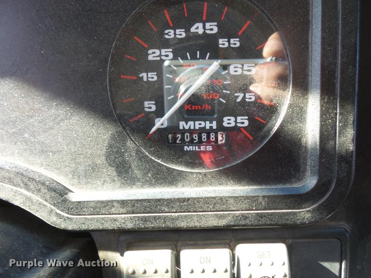 image for item DC4735 2001 Thomas Built Saf-T-Liner MVP EF 1118S school bus