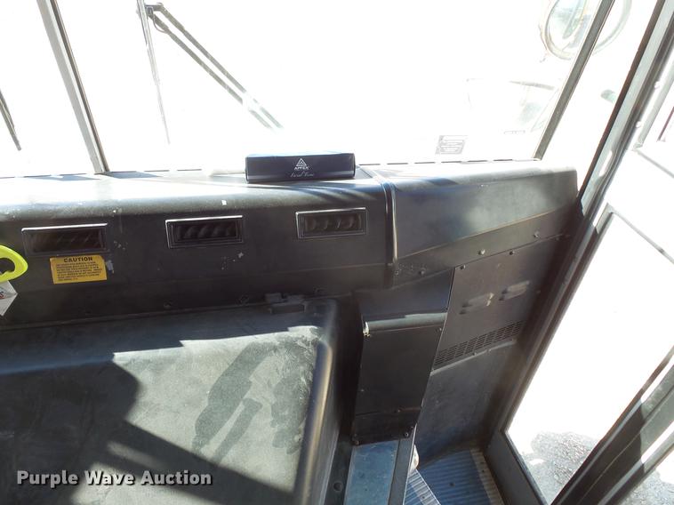 image for item DC4735 2001 Thomas Built Saf-T-Liner MVP EF 1118S school bus