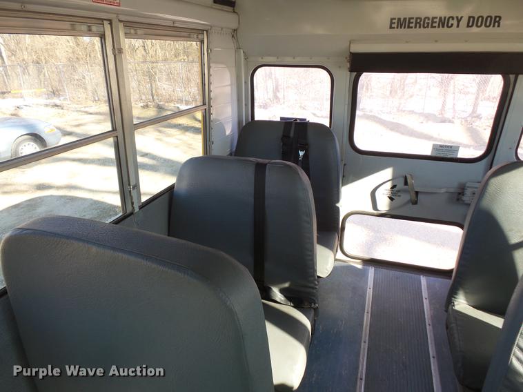 image for item DC4735 2001 Thomas Built Saf-T-Liner MVP EF 1118S school bus