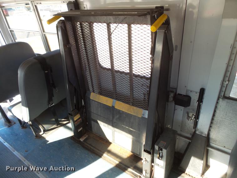 image for item DC4735 2001 Thomas Built Saf-T-Liner MVP EF 1118S school bus