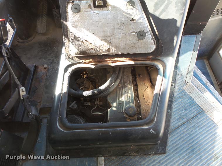 image for item DC4735 2001 Thomas Built Saf-T-Liner MVP EF 1118S school bus