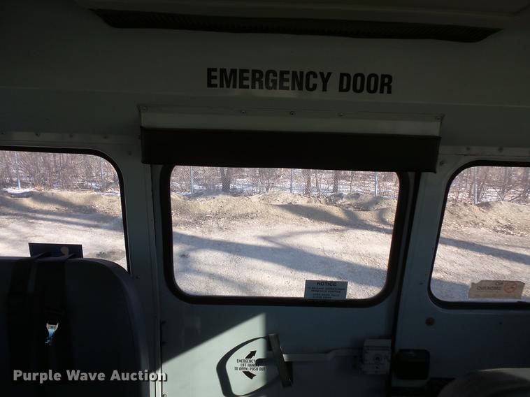 image for item DC4735 2001 Thomas Built Saf-T-Liner MVP EF 1118S school bus