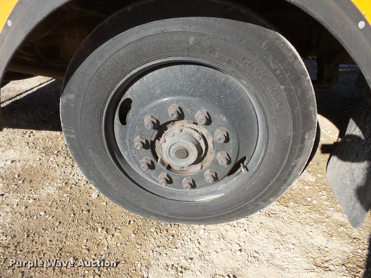 image for item DC4735 2001 Thomas Built Saf-T-Liner MVP EF 1118S school bus