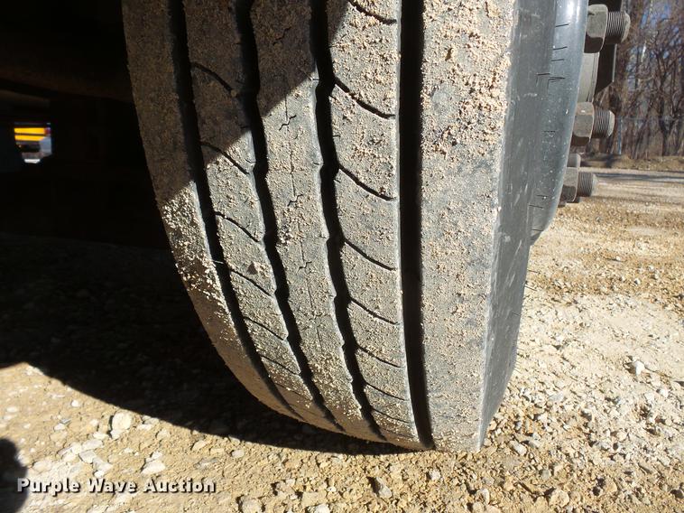 image for item DC4735 2001 Thomas Built Saf-T-Liner MVP EF 1118S school bus