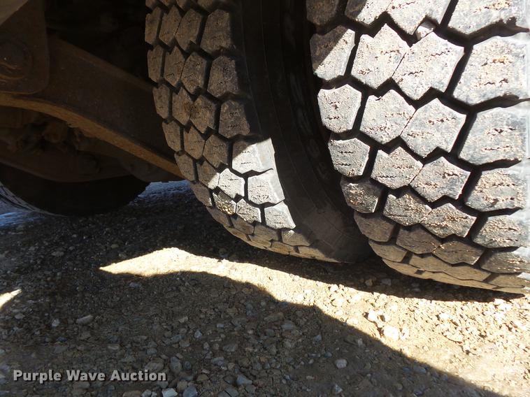 image for item DC4735 2001 Thomas Built Saf-T-Liner MVP EF 1118S school bus