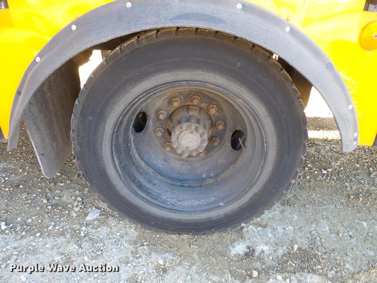 image for item DC4735 2001 Thomas Built Saf-T-Liner MVP EF 1118S school bus