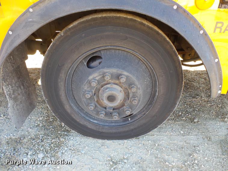 image for item DC4735 2001 Thomas Built Saf-T-Liner MVP EF 1118S school bus