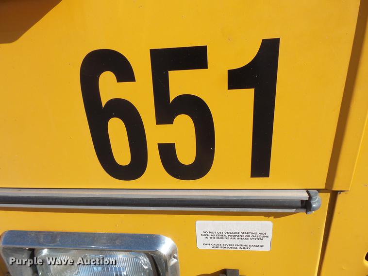 image for item DC4735 2001 Thomas Built Saf-T-Liner MVP EF 1118S school bus