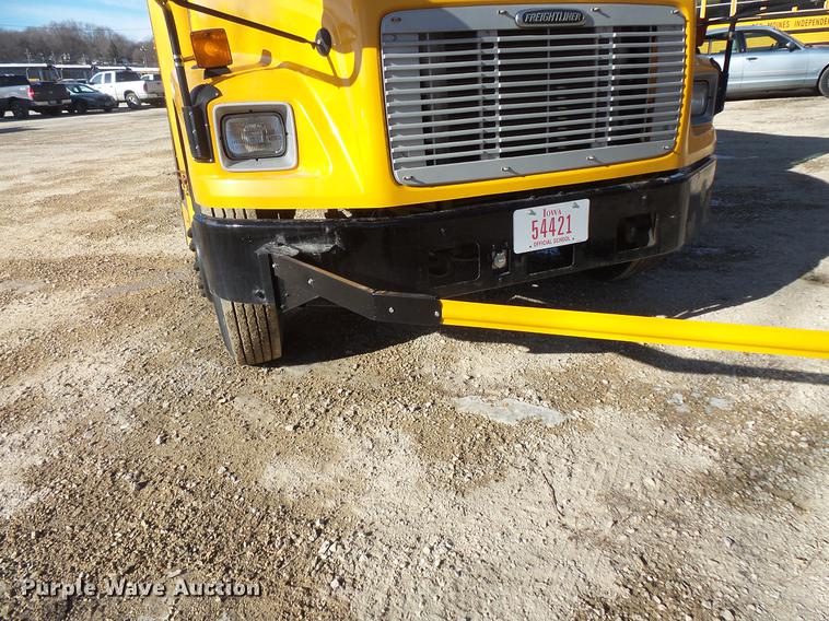 image for item DC4736 2004 Freightliner FS65 Thomas Built 101PS school bus