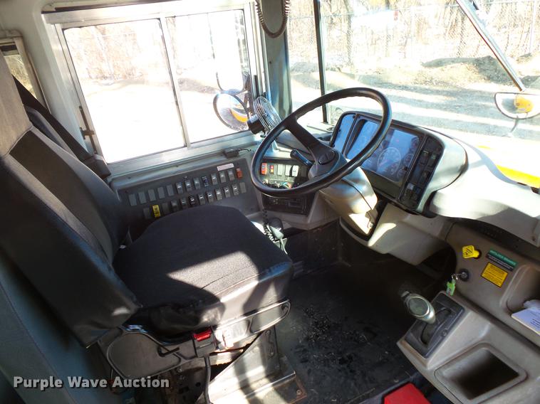 image for item DC4736 2004 Freightliner FS65 Thomas Built 101PS school bus