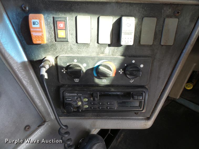 image for item DC4736 2004 Freightliner FS65 Thomas Built 101PS school bus