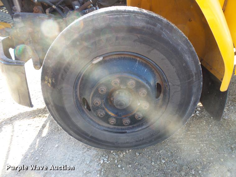 image for item DC4736 2004 Freightliner FS65 Thomas Built 101PS school bus