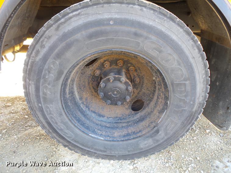 image for item DC4736 2004 Freightliner FS65 Thomas Built 101PS school bus